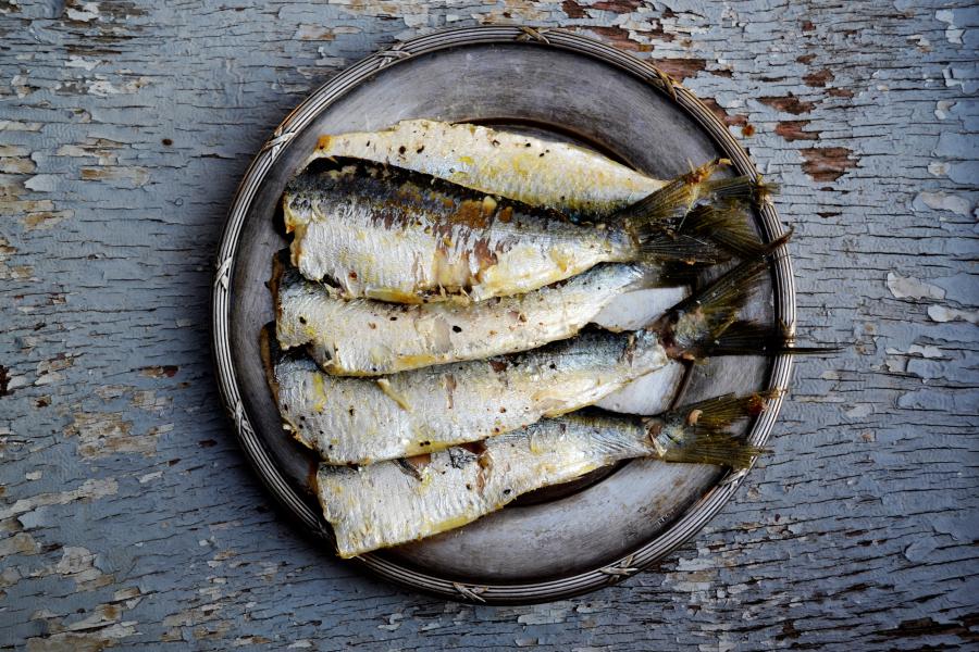 foodiesfeed.com_grilled-headless-sardines Sardines grillées Le Coin du Goût